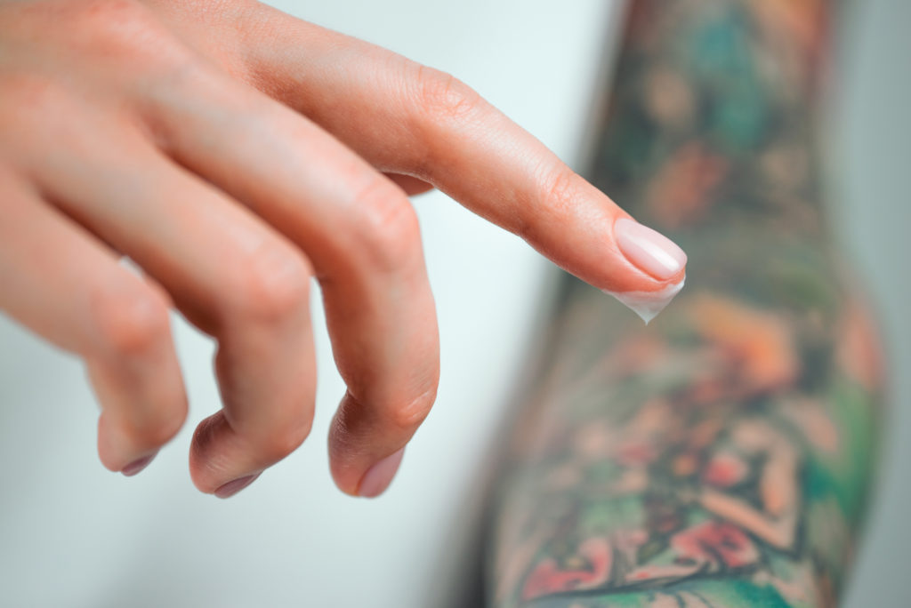 40 Sweet Wedding Ring Tattoos You'll Want to Copy